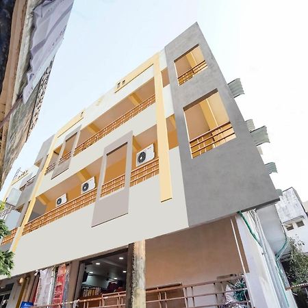 Oyo 84039 Tirumala Grand ราจาห์มันดรี ภายนอก รูปภาพ