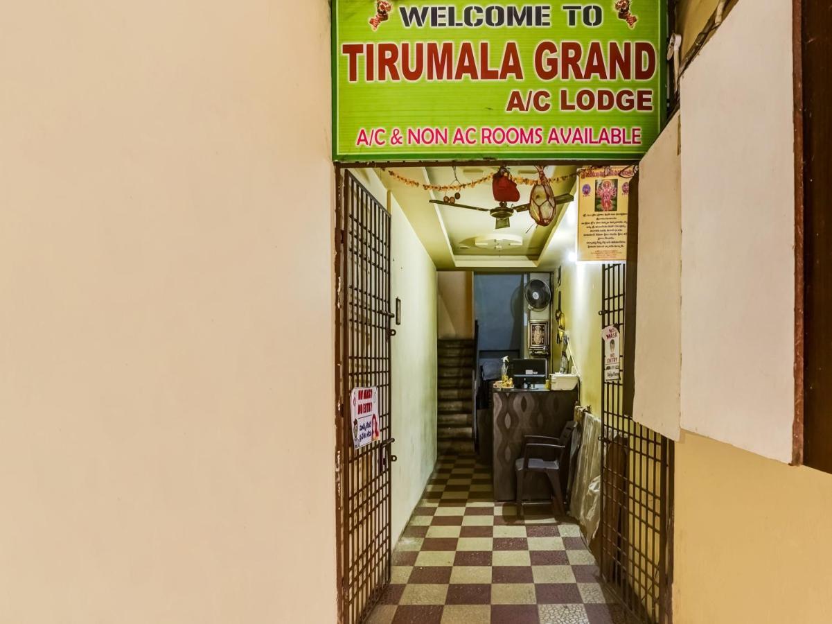 Oyo 84039 Tirumala Grand ราจาห์มันดรี ภายนอก รูปภาพ