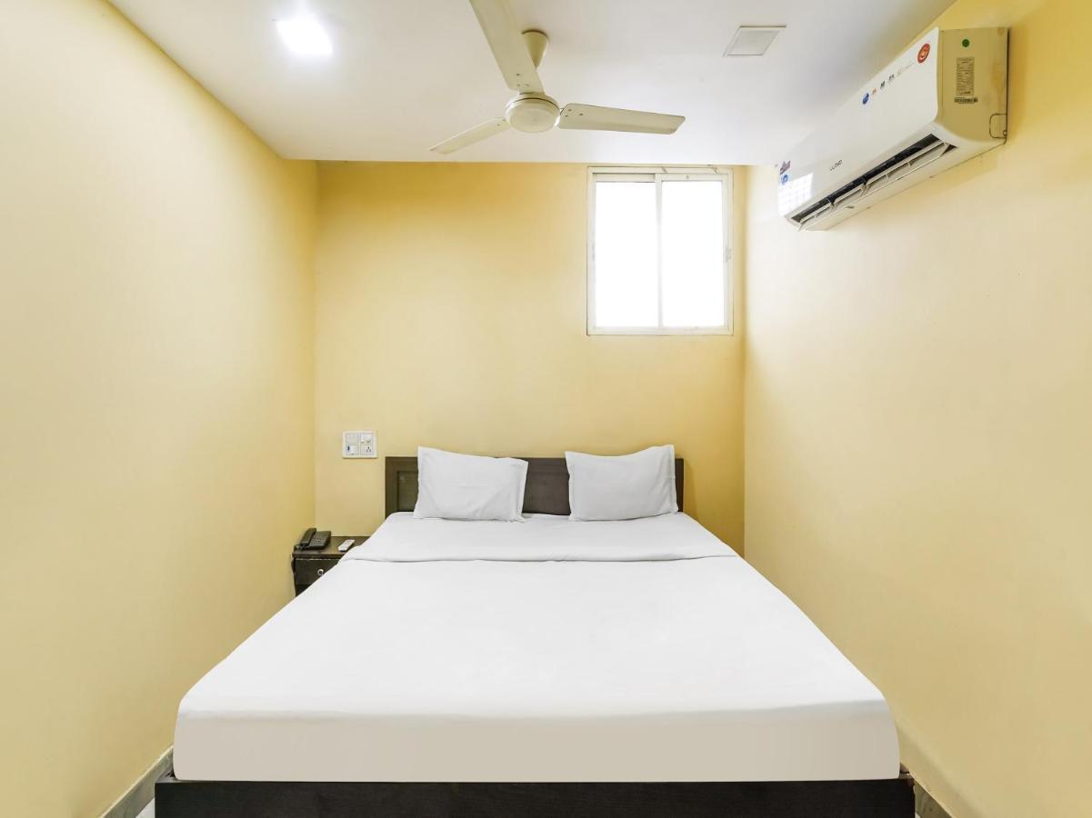 Oyo 84039 Tirumala Grand ราจาห์มันดรี ภายนอก รูปภาพ