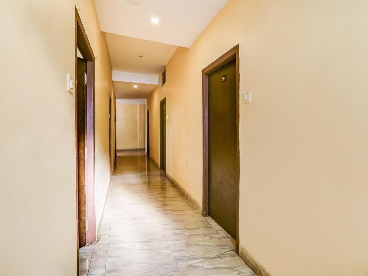 Oyo 84039 Tirumala Grand ราจาห์มันดรี ภายนอก รูปภาพ